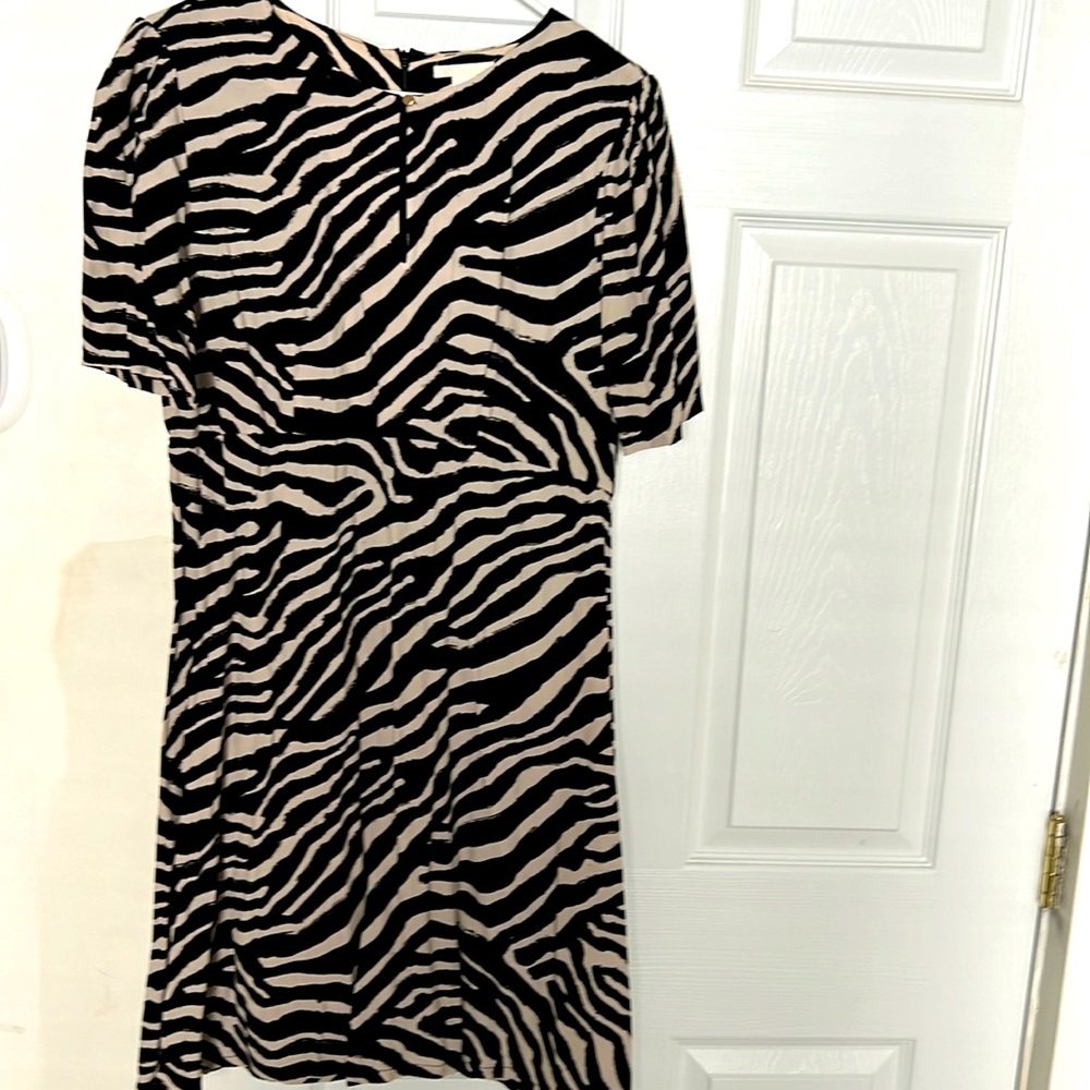 Women’s black and tan dress
